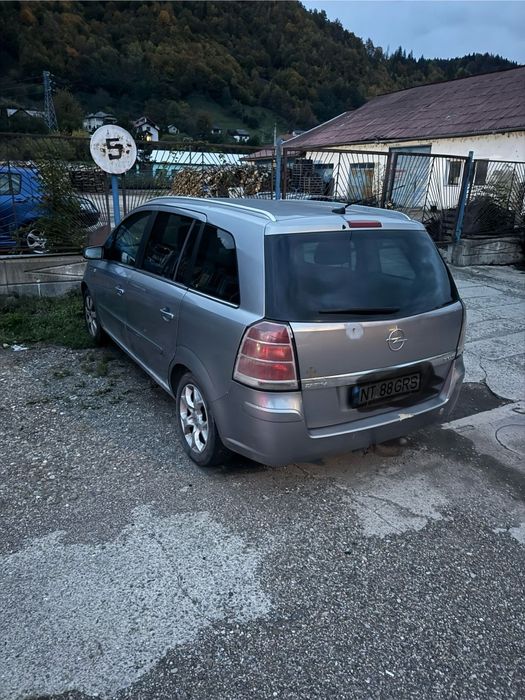 Vând Opel Zafira b