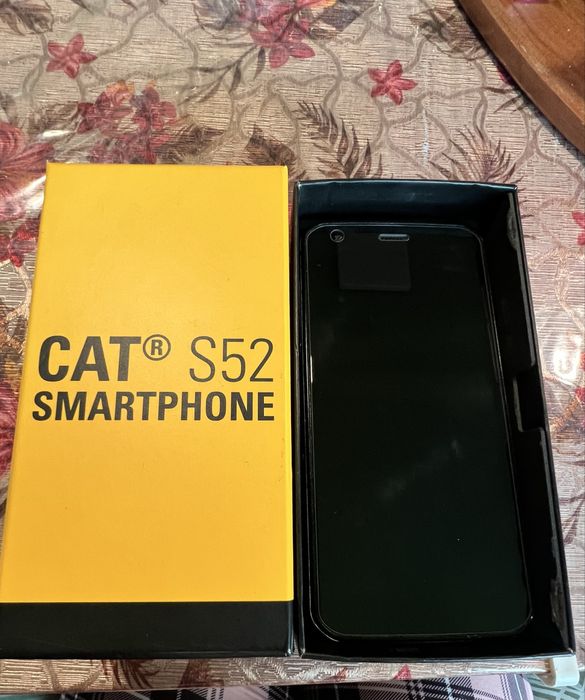 Смартфон CAT S52