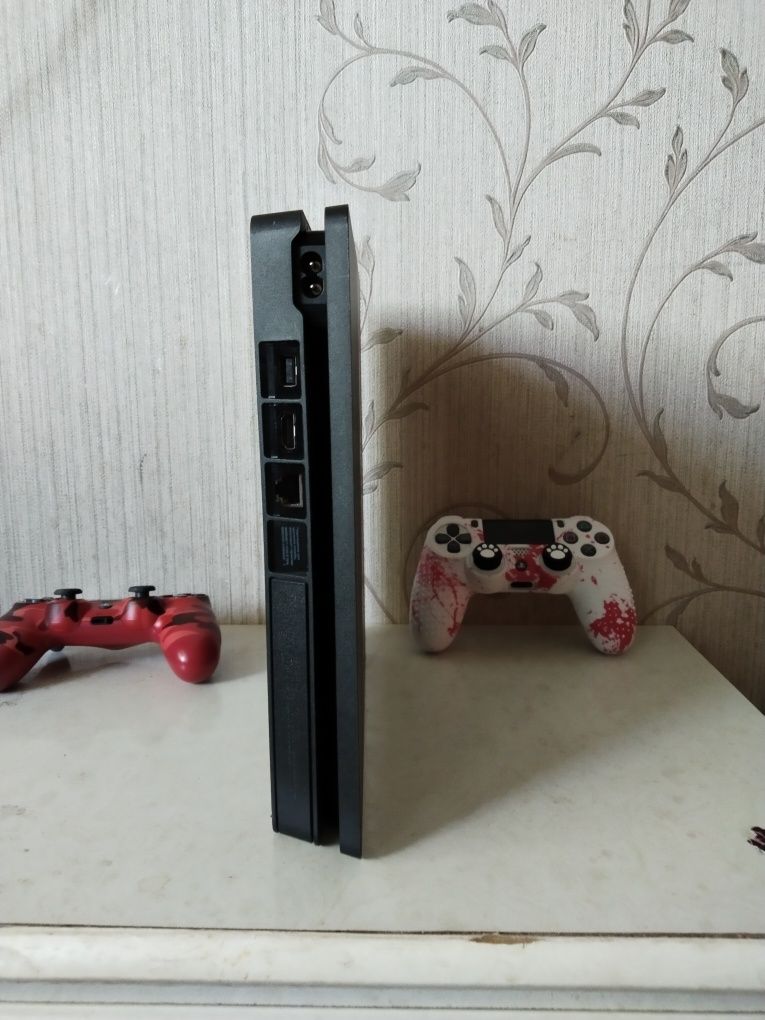 Продам sony PlayStation PS4 slim