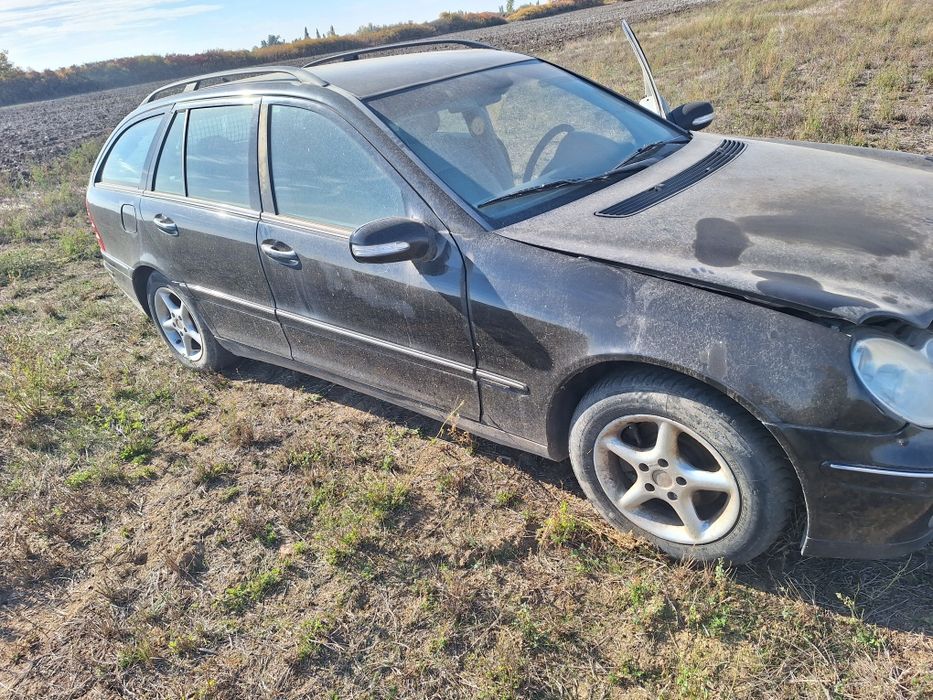 Dezmembrez mercedes c class w203
