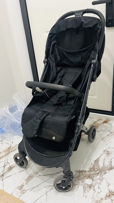 Десткая коляска компактный удобный