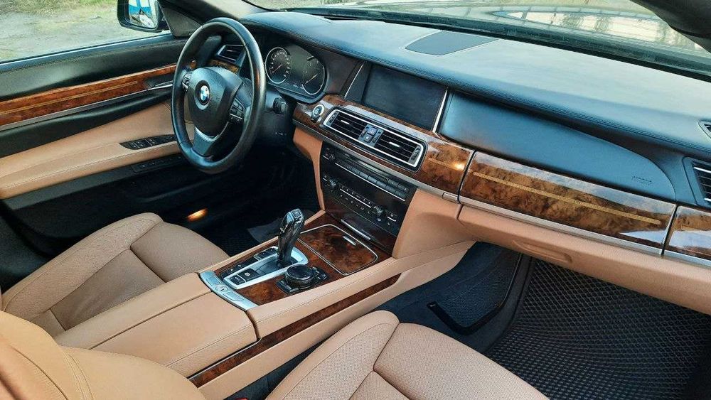 BMW 740d Comfort краска тоза, 2013 йил  76 000 км юрган