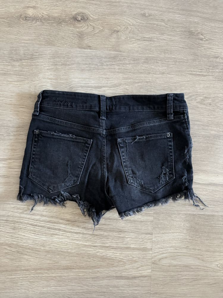 Pantaloni scurți Zara, nr. 34.