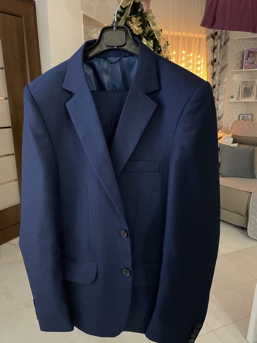 De vanzare costum pentru băiat vârsta 14-16 ani
