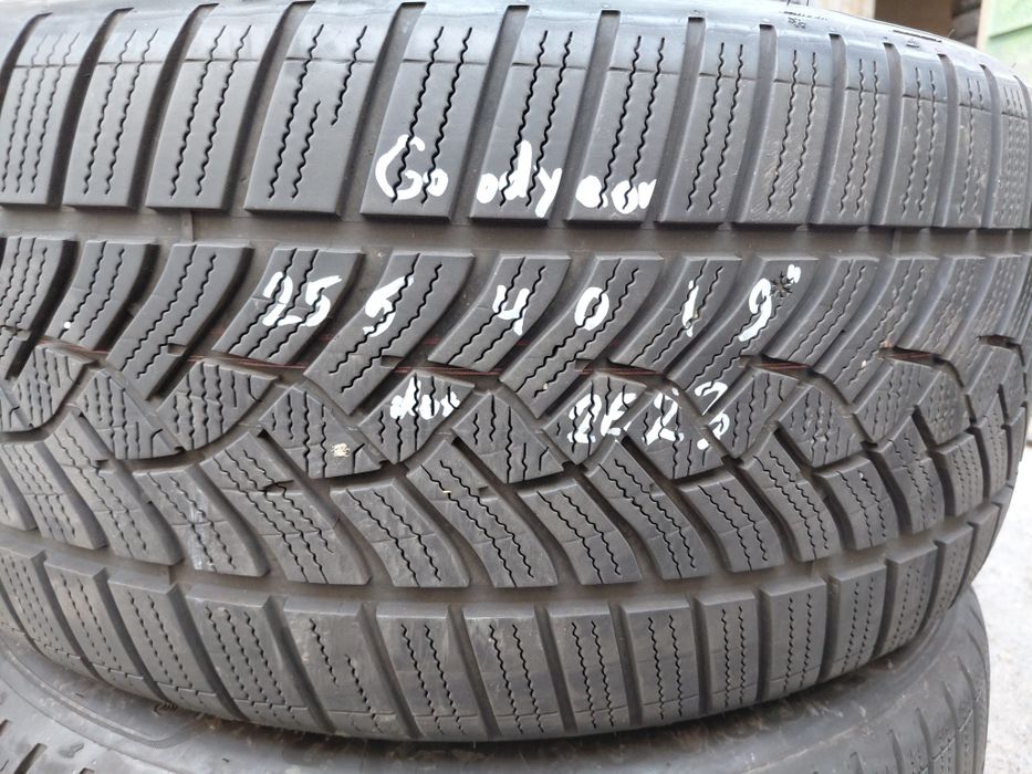 255/40/19" Goodyear 2бр.гуми дот2023