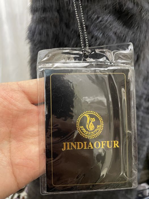 Vyazoniy shuba sotiladi. Yangi.