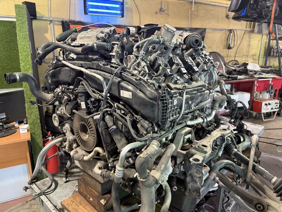 Продавам двигател и автоматична скоростна кутия за AUDI S8 PLUS