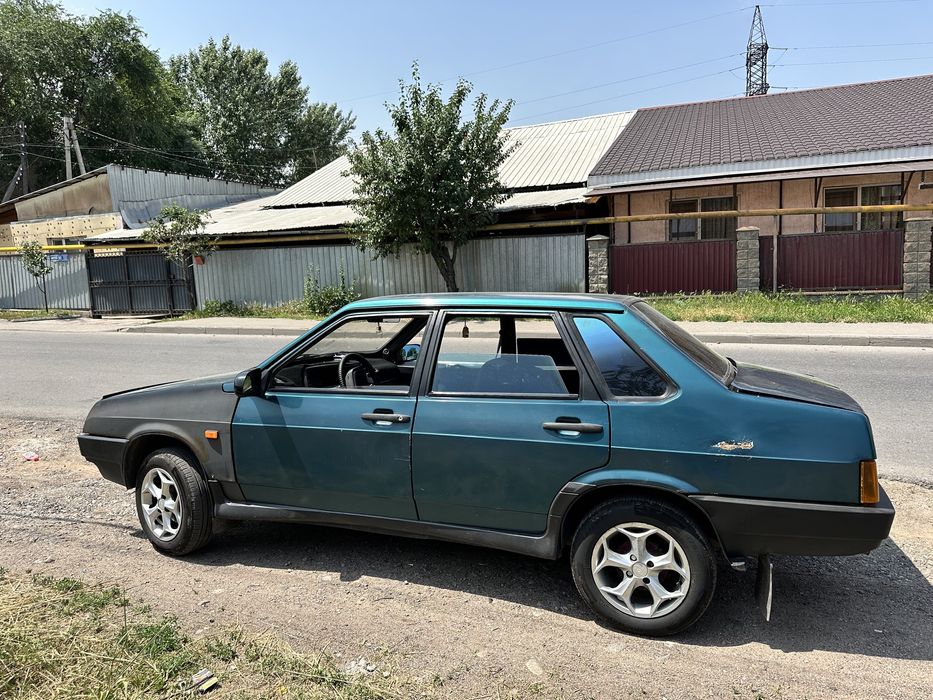 Продам машина ваз 21099 год 2002