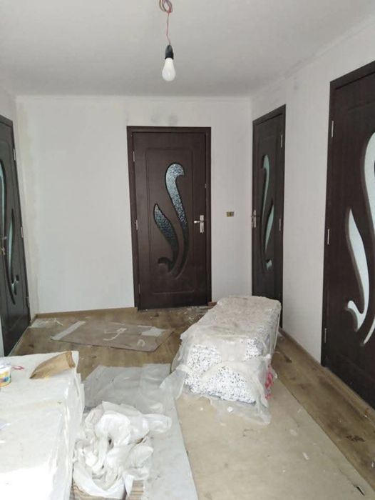 Vand casa pe structura metalica de locuit