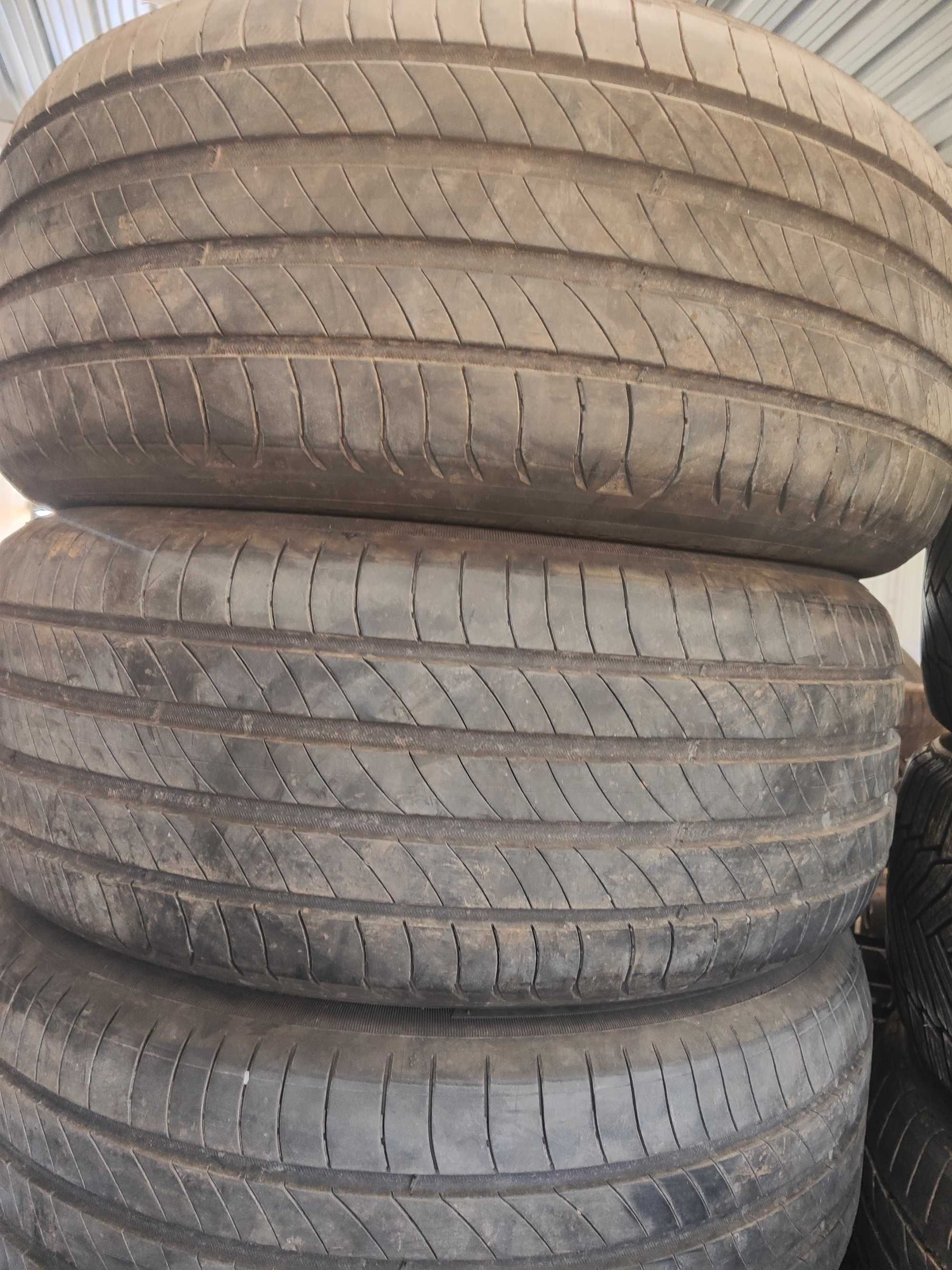 4бр.летни гуми 235/50/19 Michelin