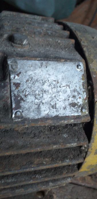 Vand motoare electrice de diferite puteri si tensiuni