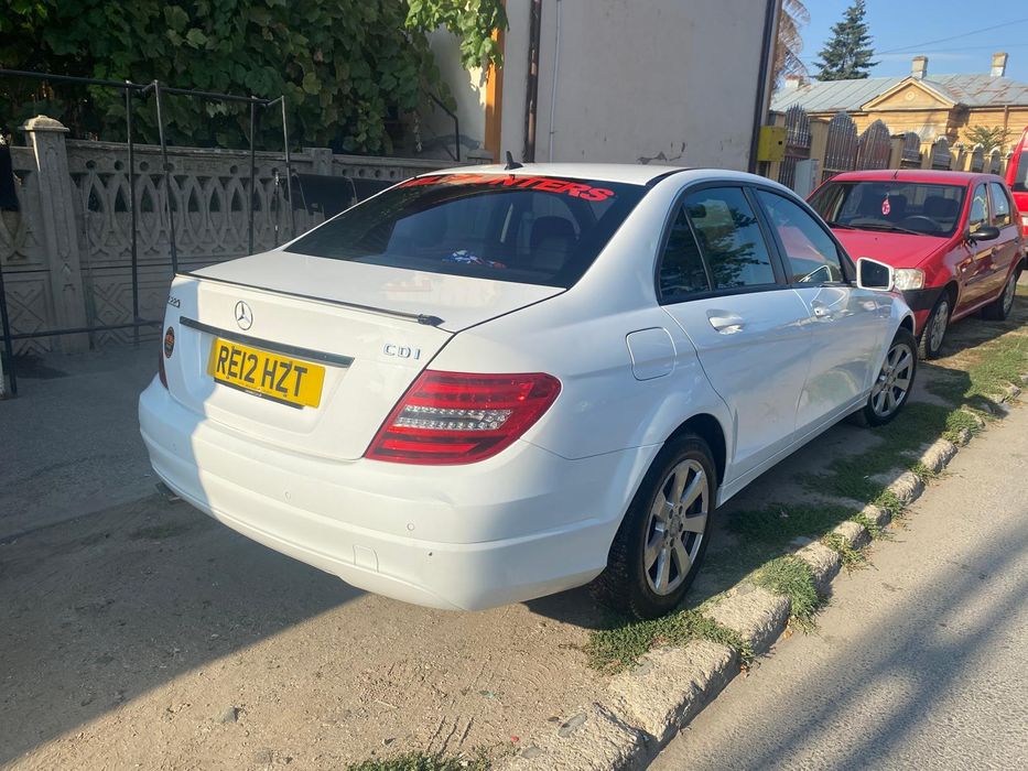 Vând Mercedes c220