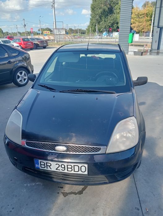 Vând Ford fiesta 1.3