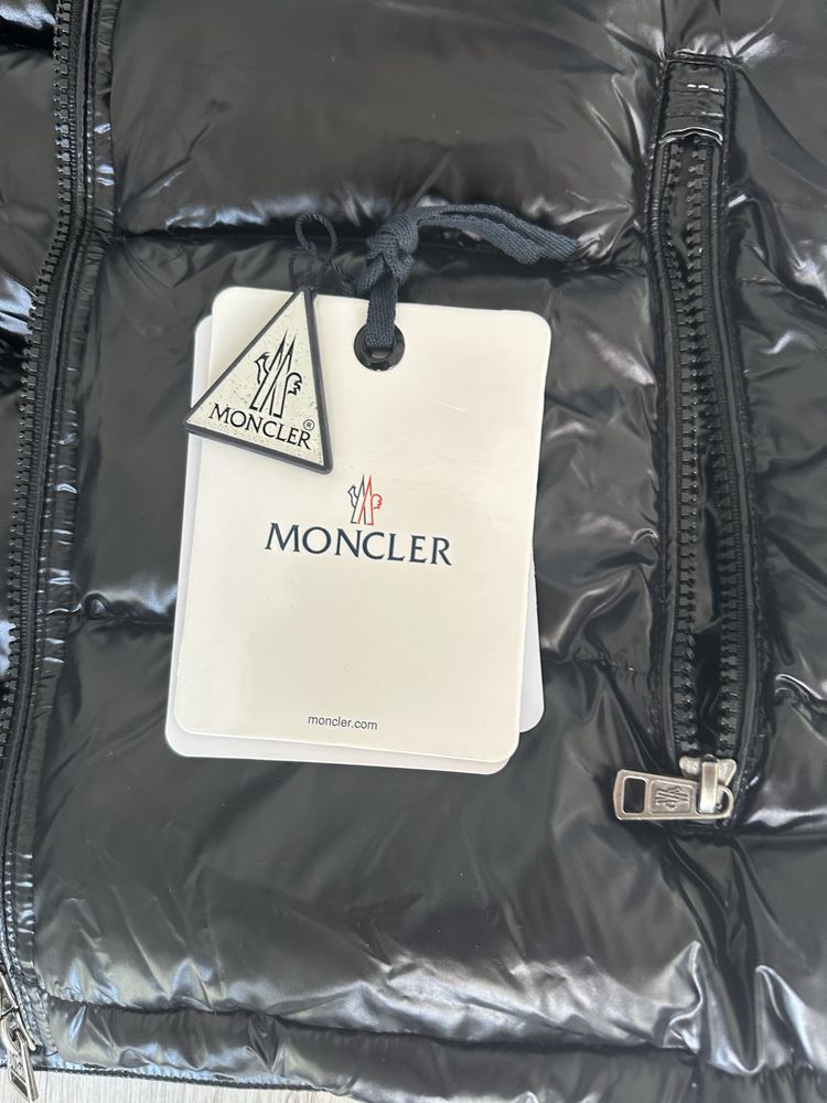 Moncler грейка чисто нова