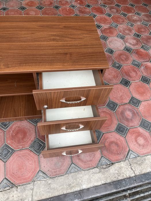 офисный стол,