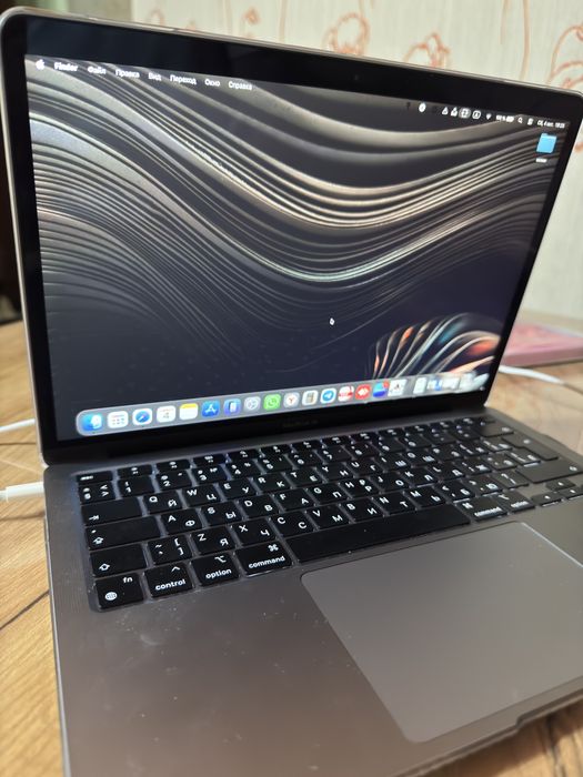ПРОДАМ MacBook Air M1