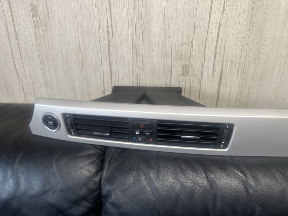 Централна лайсна със въздуховоди за BMW E90/E91 face