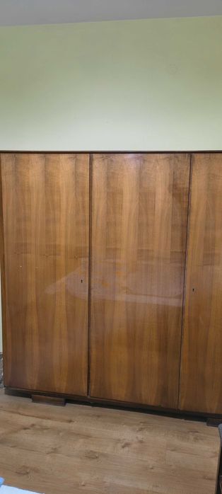 Стар запазен гардероб