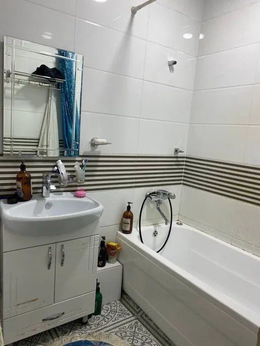 Продаётся ул Нукус 2х ком квартира //9//9  65m2