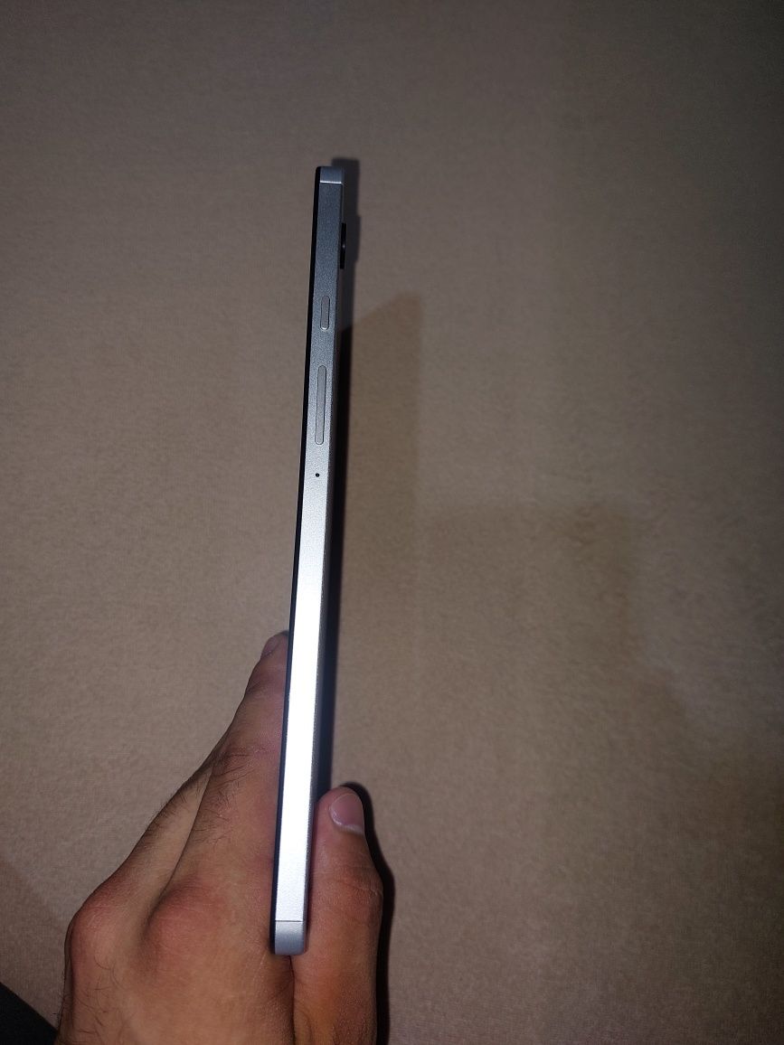 Samsung tab a9 ideal masla 1 oy ham ishlatilmagan hamma joyi radnoy .