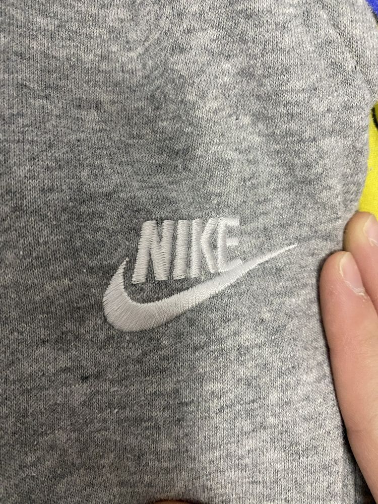 Pantaloni gri nike