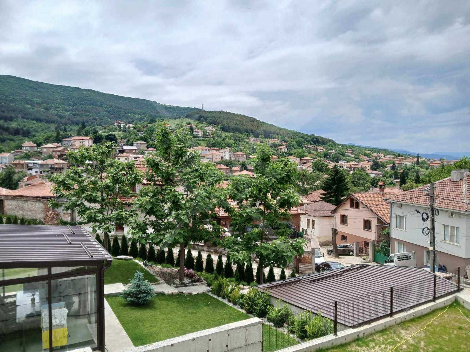 Нова, обзаведена къща в Брестовица