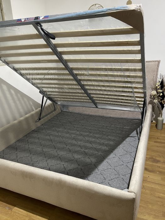 Pat tapitat cu somiera rabatabila