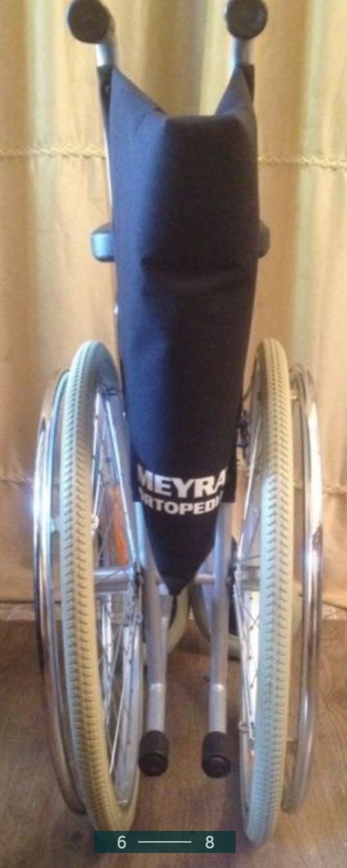 Инвалидная кресло коляска помогает человеку в передвижение куда нужно.