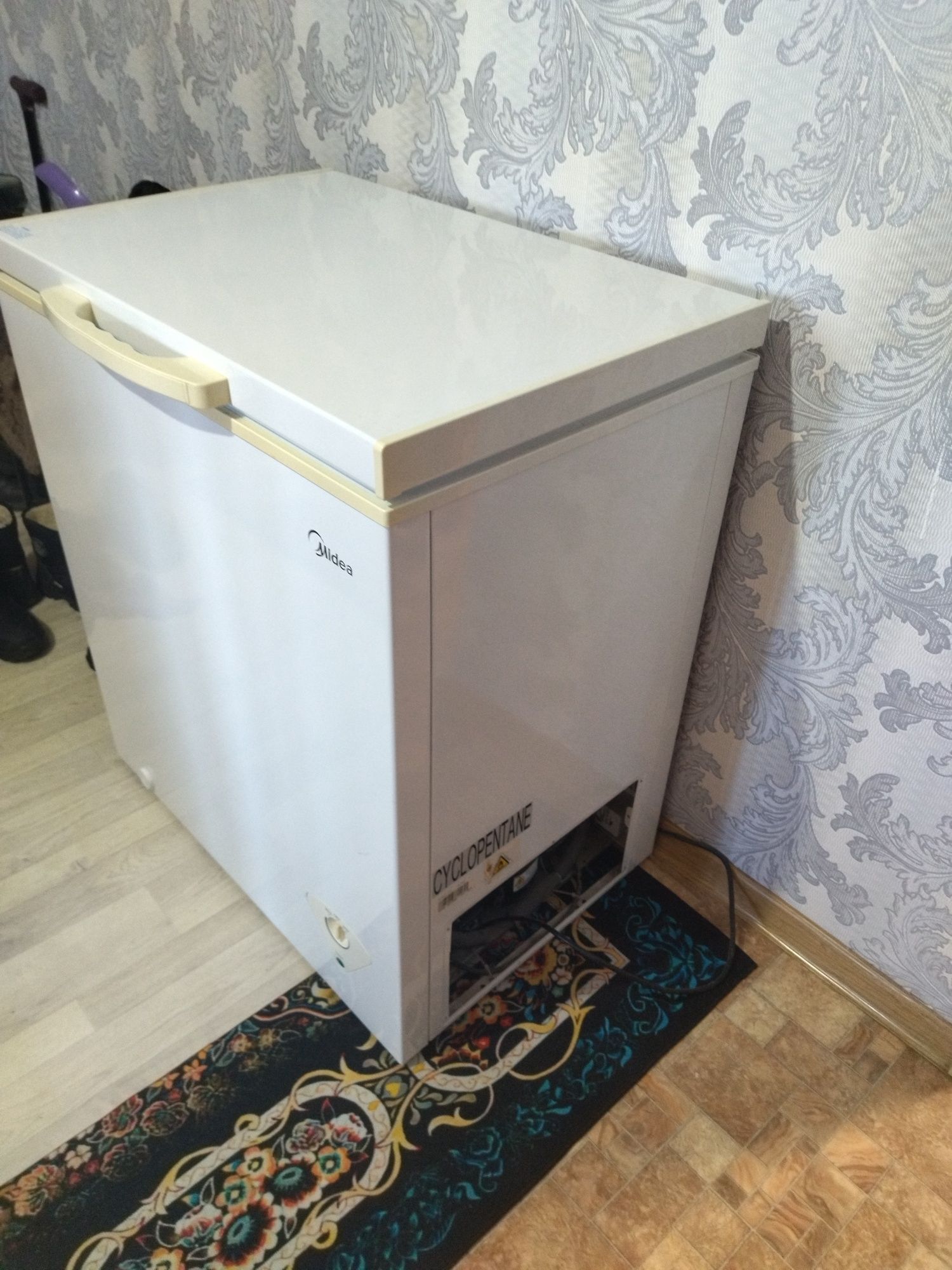 Морозильник б/у в нерабочем состоянии