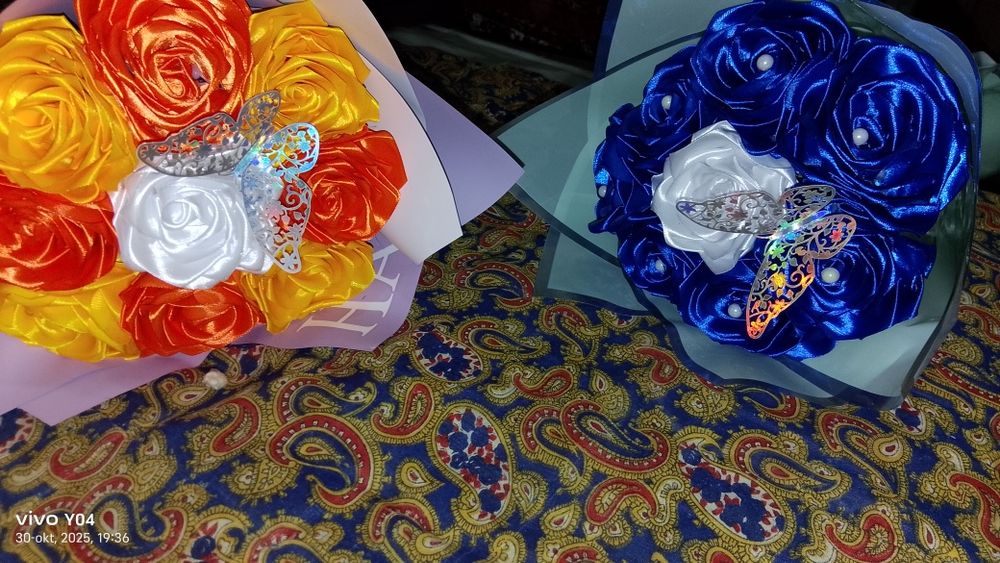 Suniy gullar sotiladi