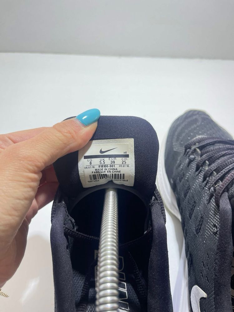 Маратонки Nike размер 39