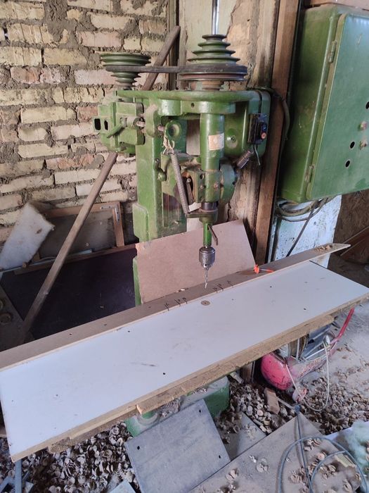 Fuganka, reysmus va boshqa stanoklar sotiladi