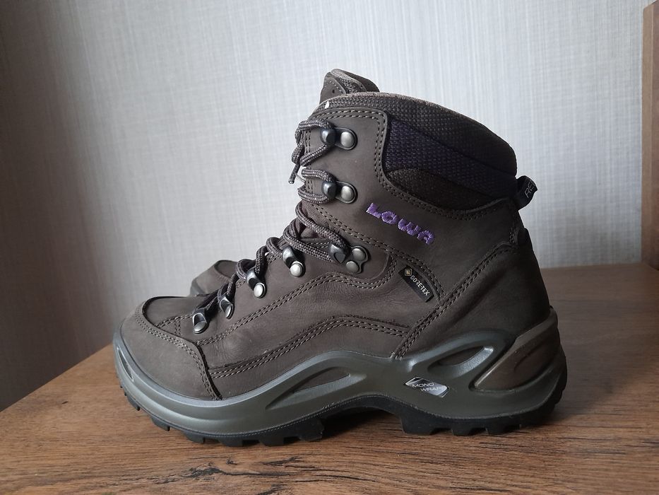 LOWA RENEGADE gore tex обувки 38 номер.