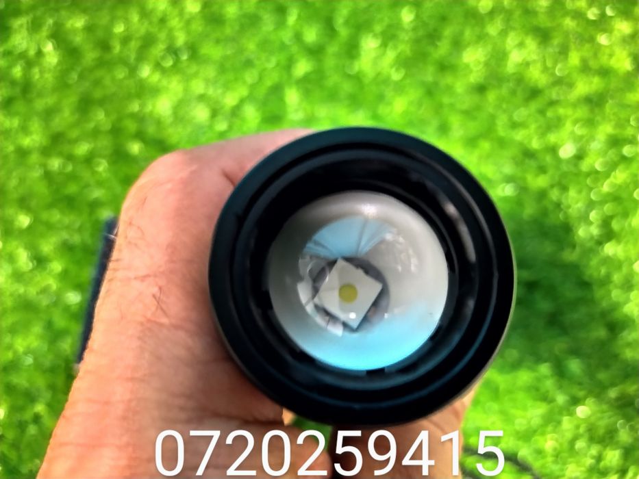 Lanterna profesionala cu led tip laser rezistenta la apa cu zoom, 800m