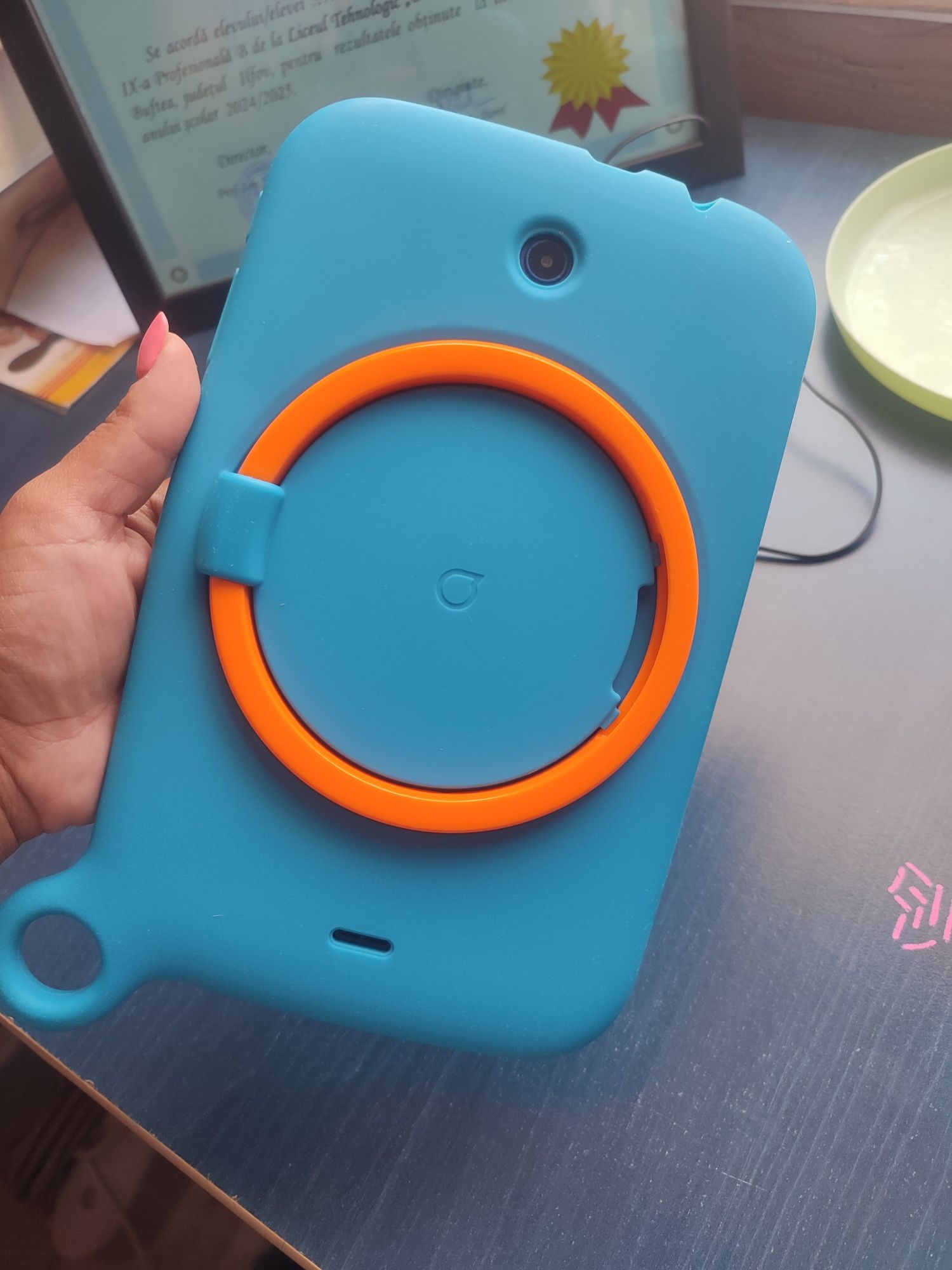 Tableta Alcatel cu husa