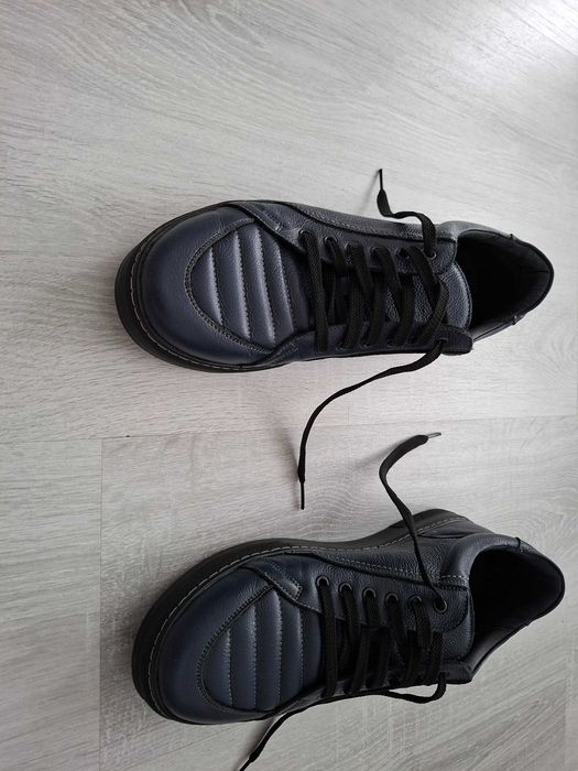 Vand 3 perechi de pantofi nr.43