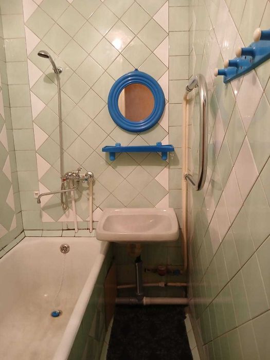 Продаю свою 4х комнатную квартиру на 2 этаже на ул.Беруни