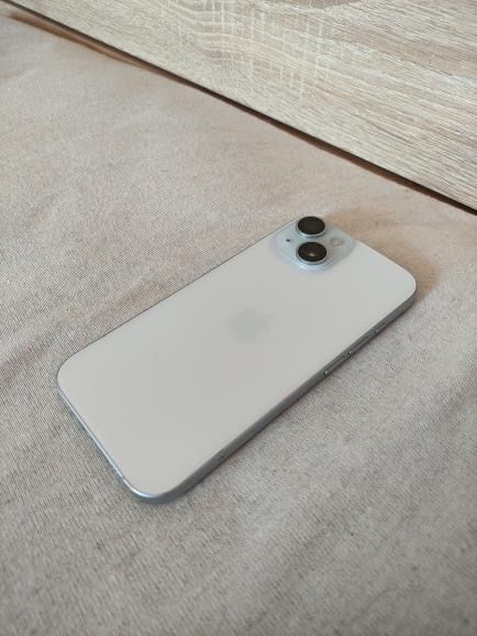Продавам Iphone 15