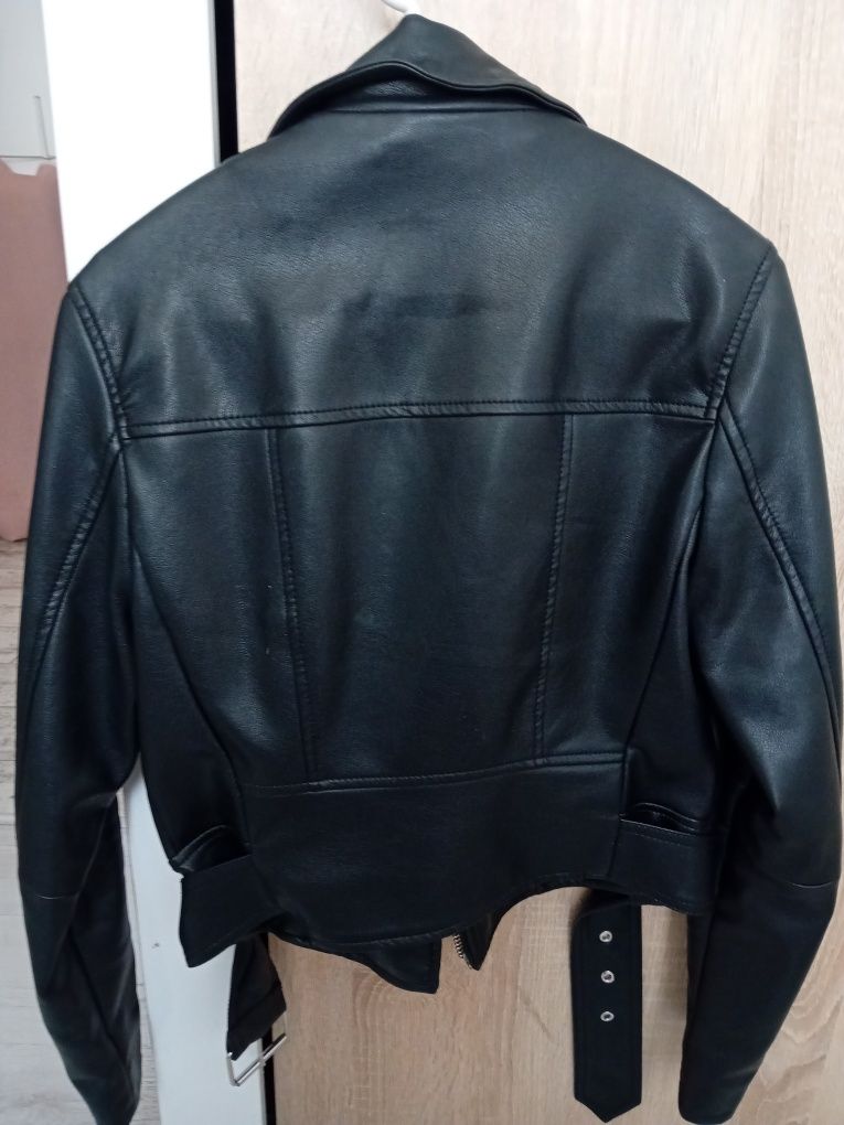 Кожено яке Bershka размер XS