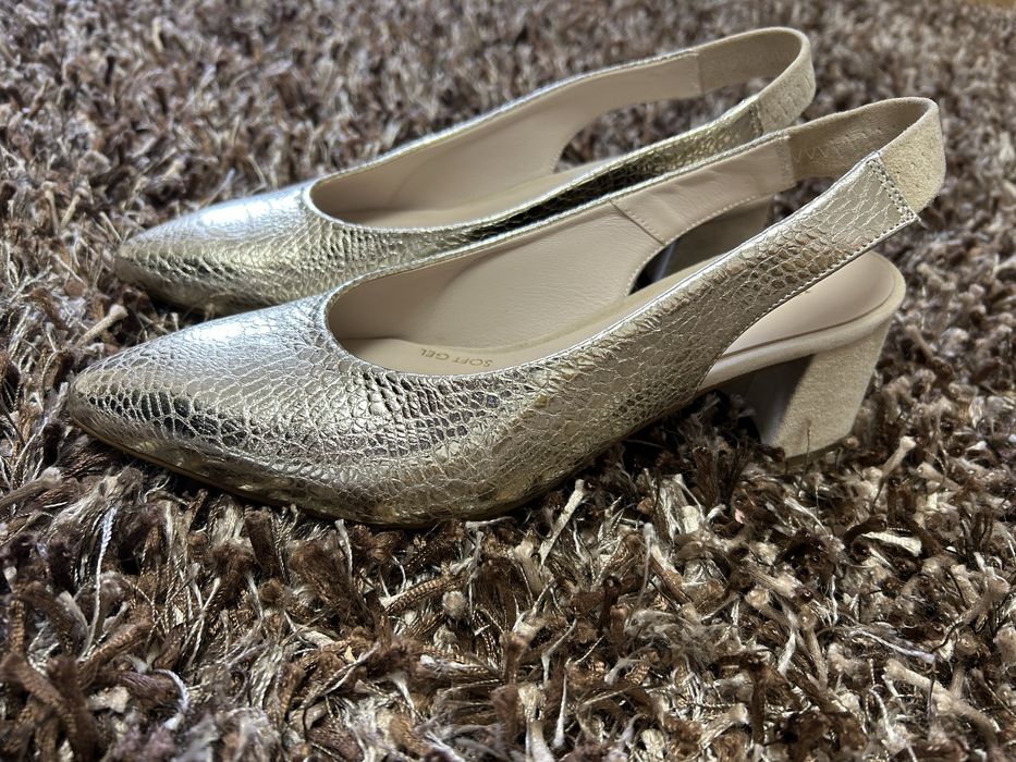 Pantofi aurii de damă