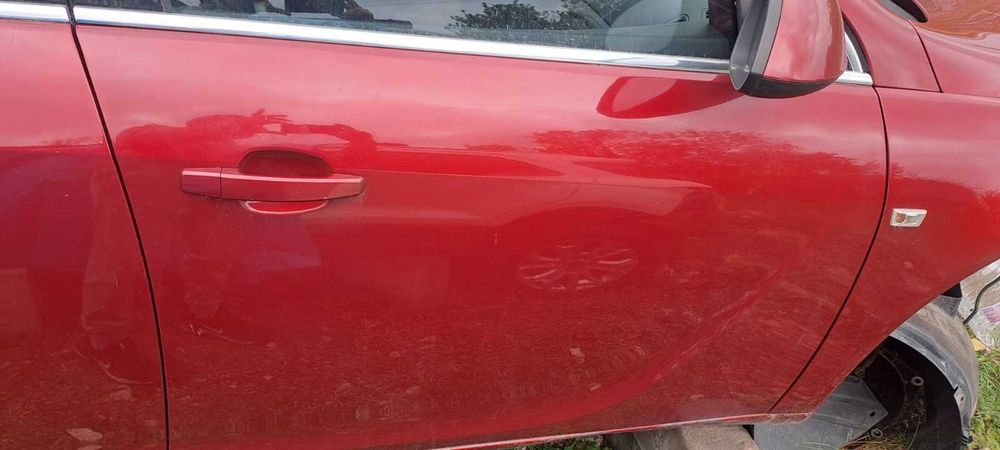 Врата врати лява дясна предни и задни Инсигния Insignia 2009Г.