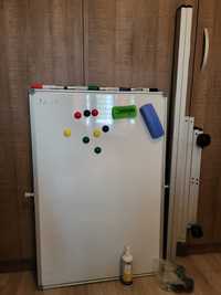 Whiteboard magnetic rotativ  90/60 cm cu stand aluminiu si accesorii