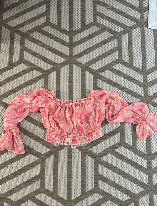 Блуза/Кроп-Топ с Открытыми Плечами и Цветочным Принтом