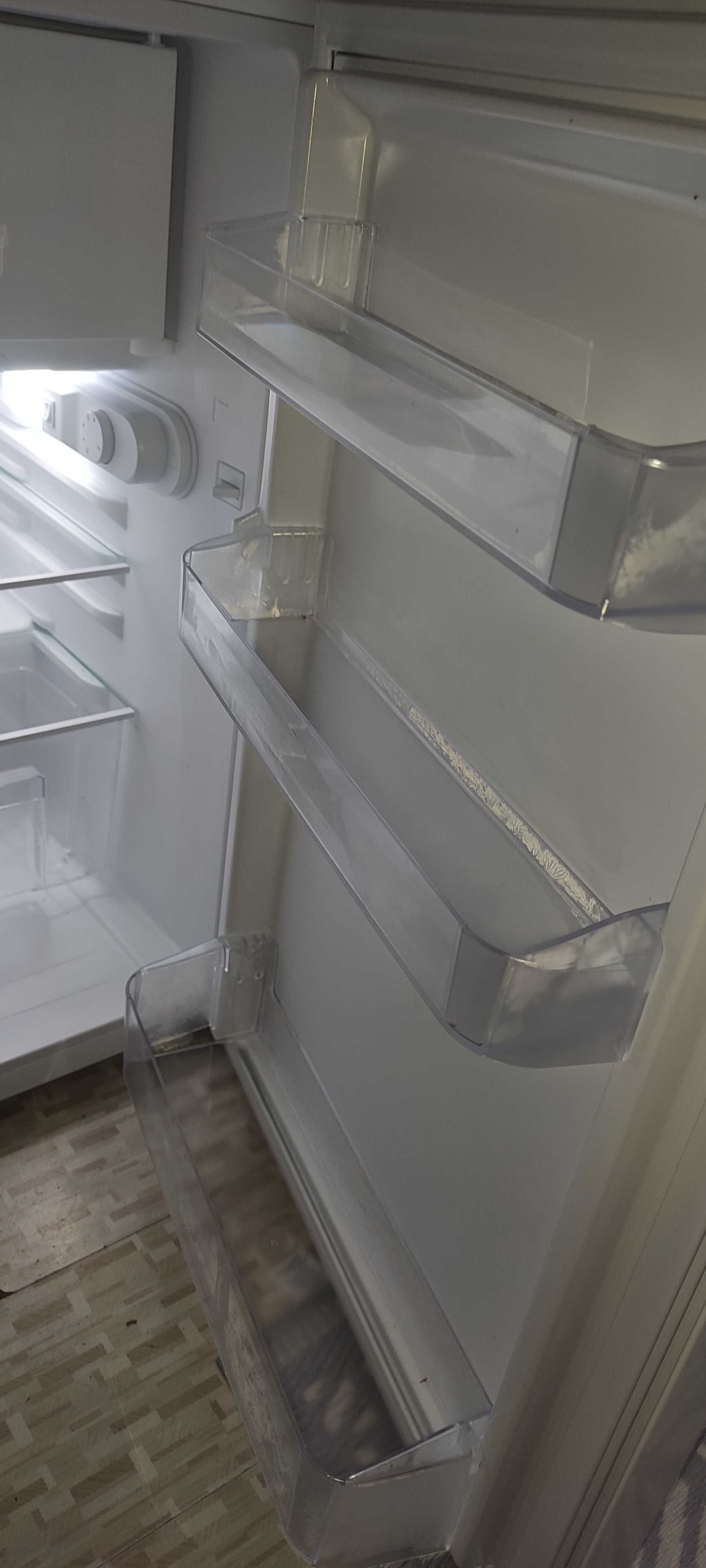 Mini frigider Heinner aproape nou încă în garanție !!