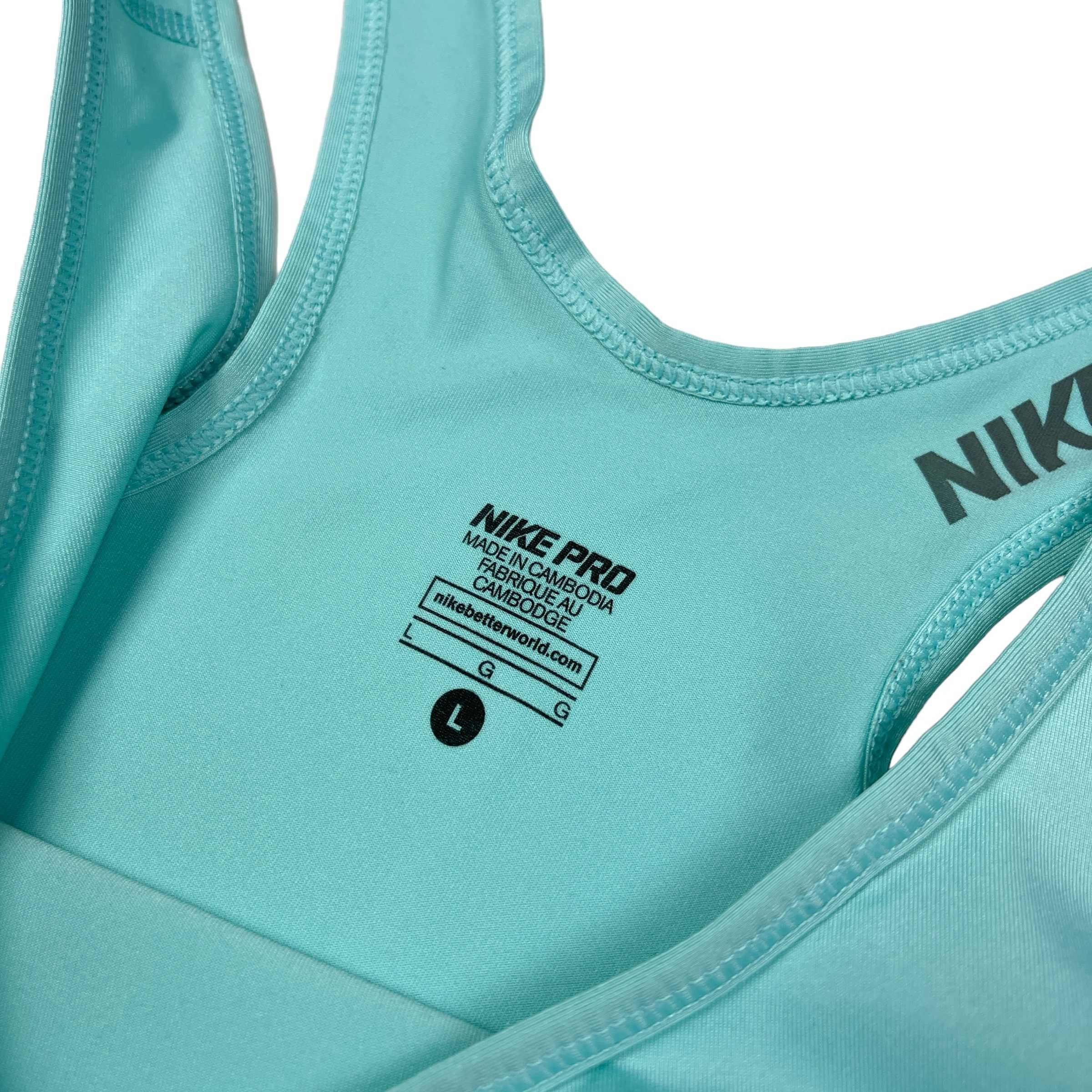 Дамски бюстиета и потници Nike Dri-Fit