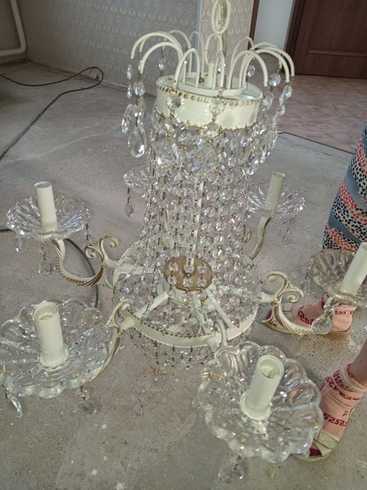 Срочно Продам люстру