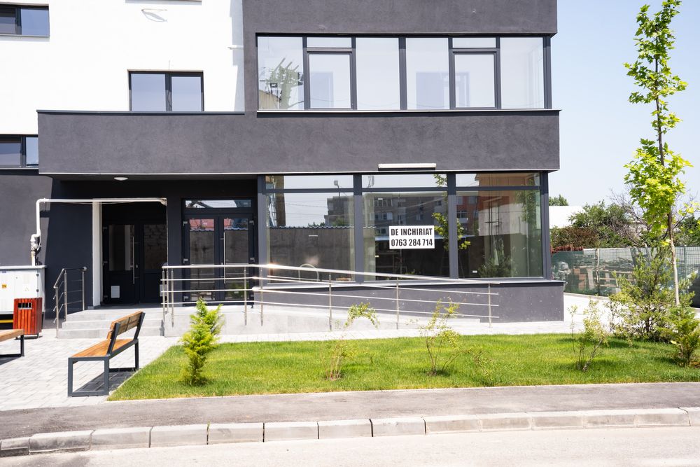 Inchiriez spațiu/spatii comerciale la parterul unui bloc nou