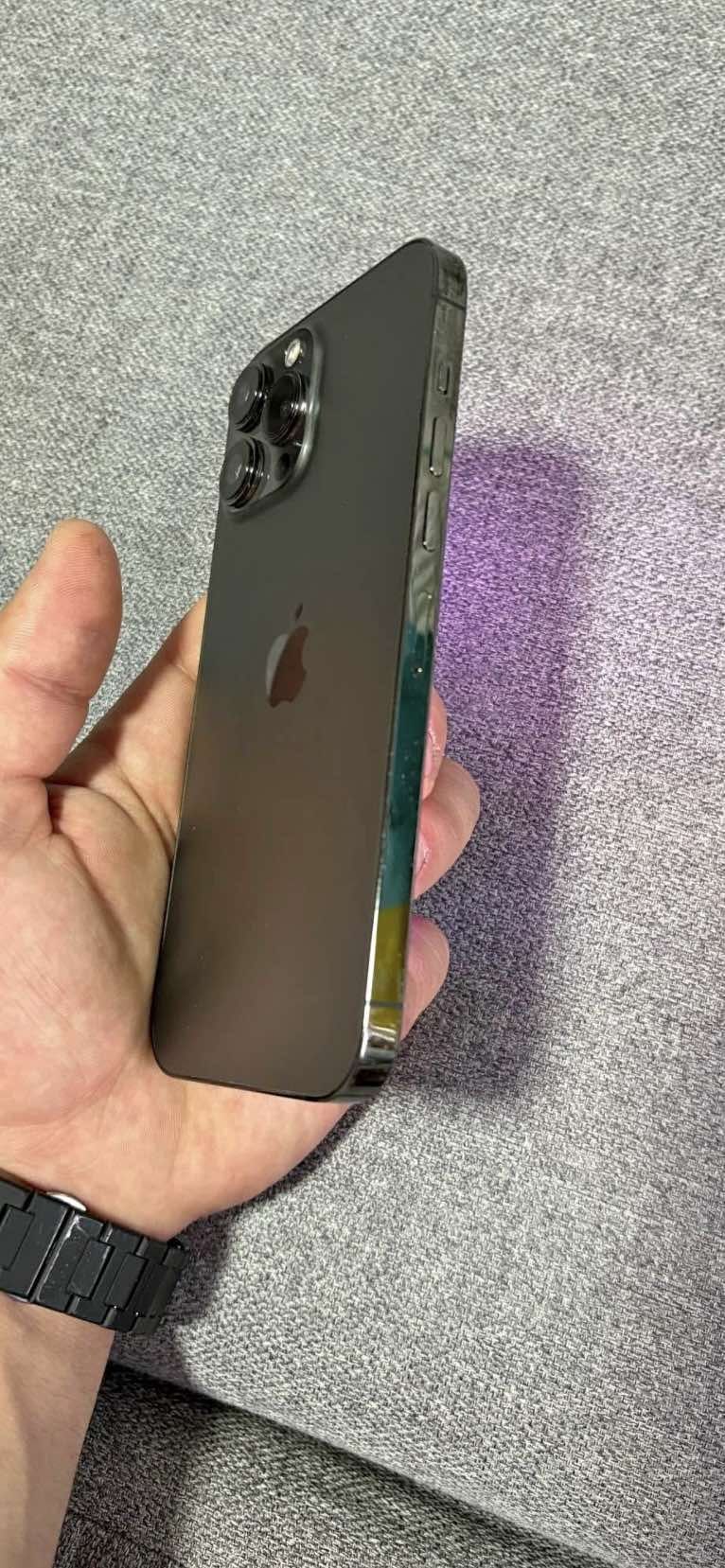 Vând iPhone 13 pro max în stare impecabila