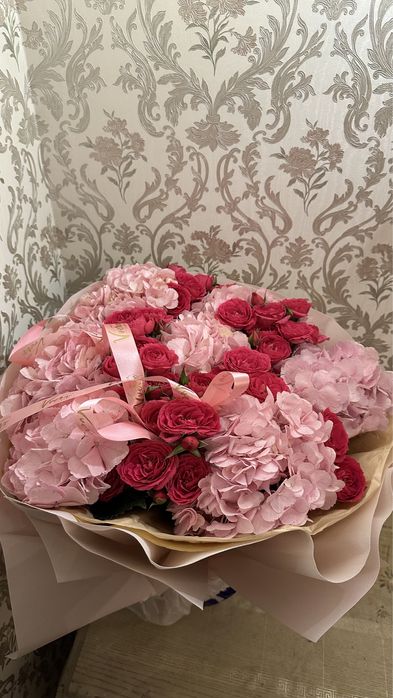 Цветы ,кустовые розы, гортензия