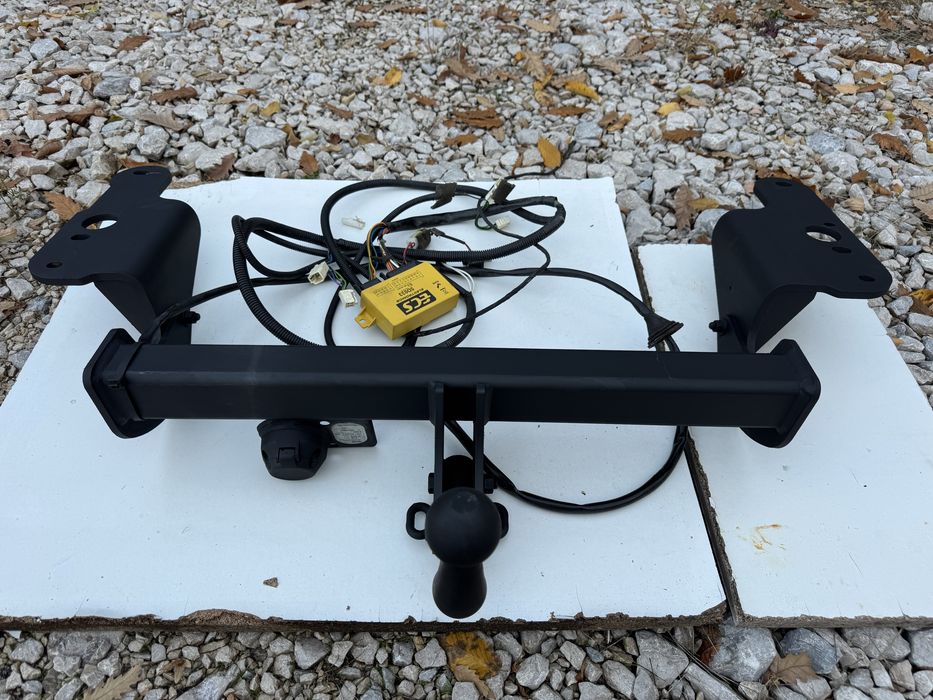 Теглич Тойота Авенсис 2009-2015г комби